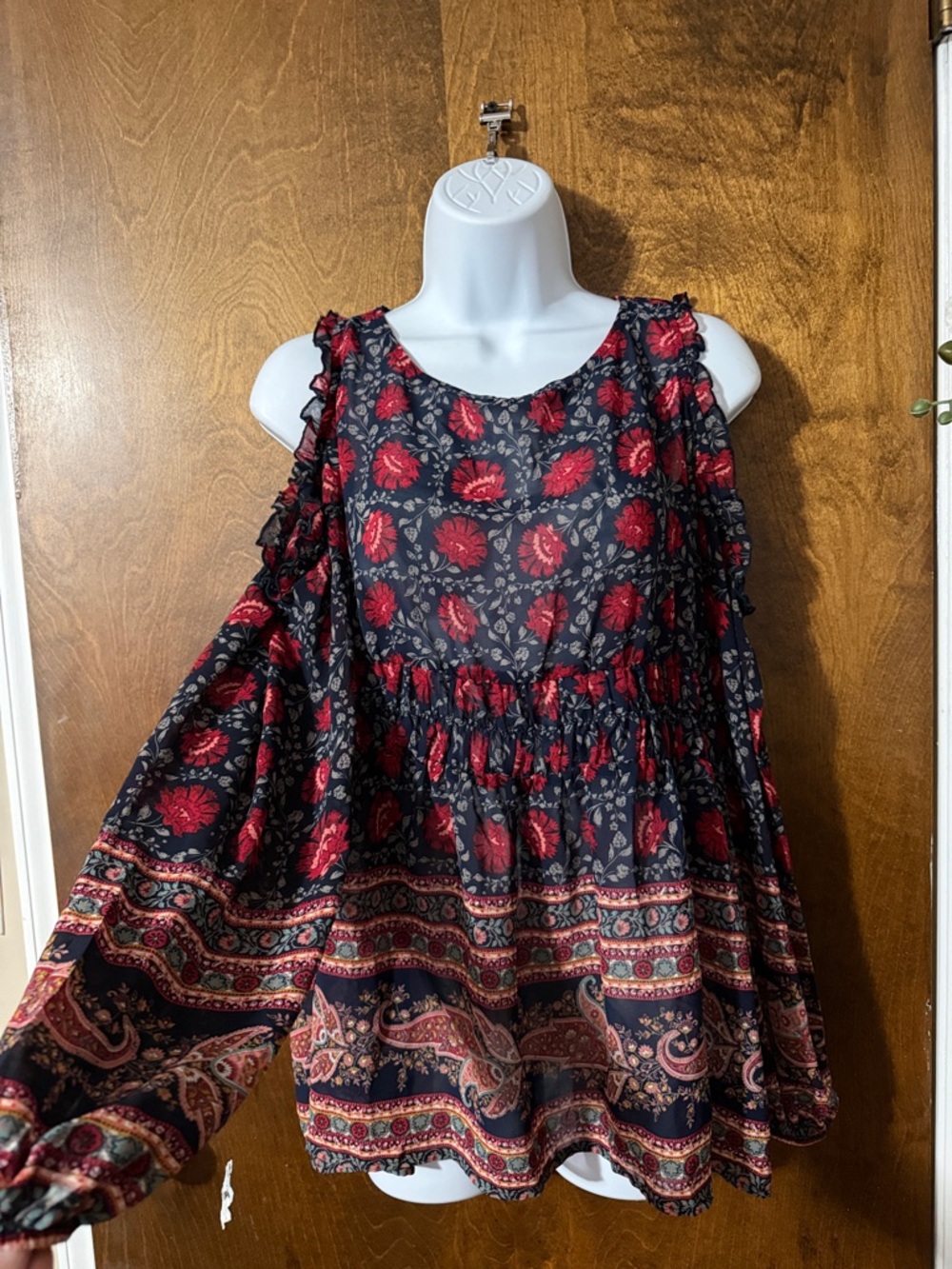 Knox Rose Navy Cold-Shoulder Floral Dress with Red Blooms